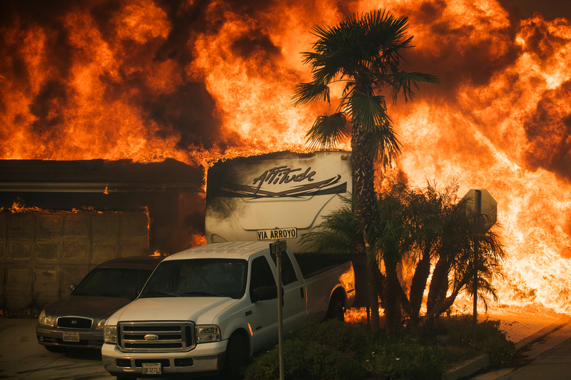Flames consume a home on Via Arroyo as a wildfire rages in Ventura, CA on Tuesday, Dec. 5, 2017. (Image: AP/Noah Berger)